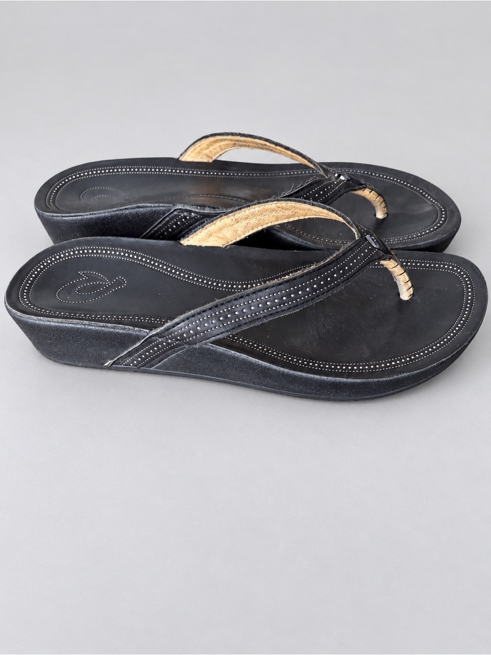 Olukai Women’s Black Wedge Flip-Flop Sandals Size 8